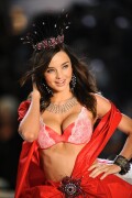 Miranda_Kerr-Kosty555--0053bbea4978a76419f2