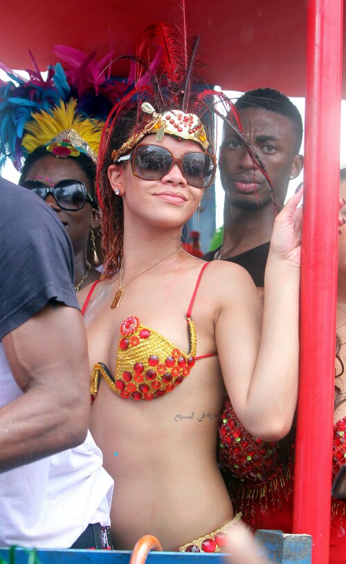 Rihanna-Kosty555.info--0009bb844c386aeac206.jpeg