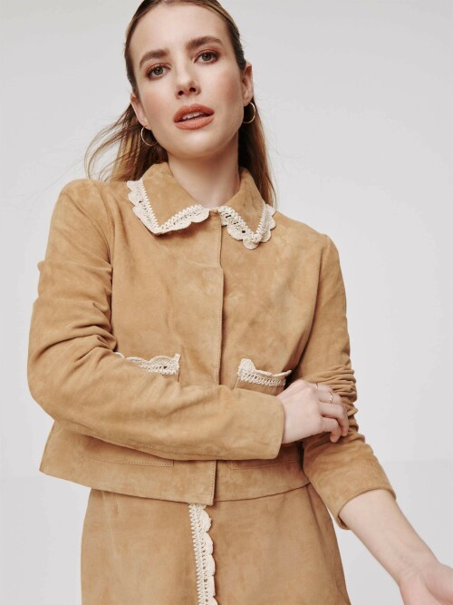 #EmmaRoberts - Daahls by Emma Roberts for About You - March 2023

Rodeo with a vintage twist

Actress and producer Emma Roberts launches her first exclusive collection with ABOUT YOU. The collection mirrors a ready-to-wear western flair with academia aesthetics touches and epitomizes Emma’s taste: Cool, preppy, and playful with a vintage touch. It features a range of matching sets in retro prints and patterns, trendy jumpsuits, double-the-denim-double-the-fun pieces, micro shorts, and playful tops – a stylish balance of rodeo elements and a funky 50s charm. The collection has an array of colors from your everyday neutrals to accents of pink, red, and denim blues. It includes a range of materials such as cotton, lyocell, and linen. The dreamy details include vintage washes, contemporary cuts, statement collars, bows, ruffles, and some book club prints.