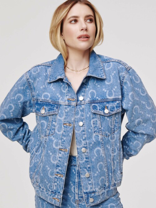 #EmmaRoberts - Daahls by Emma Roberts for About You - March 2023

Rodeo with a vintage twist

Actress and producer Emma Roberts launches her first exclusive collection with ABOUT YOU. The collection mirrors a ready-to-wear western flair with academia aesthetics touches and epitomizes Emma’s taste: Cool, preppy, and playful with a vintage touch. It features a range of matching sets in retro prints and patterns, trendy jumpsuits, double-the-denim-double-the-fun pieces, micro shorts, and playful tops – a stylish balance of rodeo elements and a funky 50s charm. The collection has an array of colors from your everyday neutrals to accents of pink, red, and denim blues. It includes a range of materials such as cotton, lyocell, and linen. The dreamy details include vintage washes, contemporary cuts, statement collars, bows, ruffles, and some book club prints.