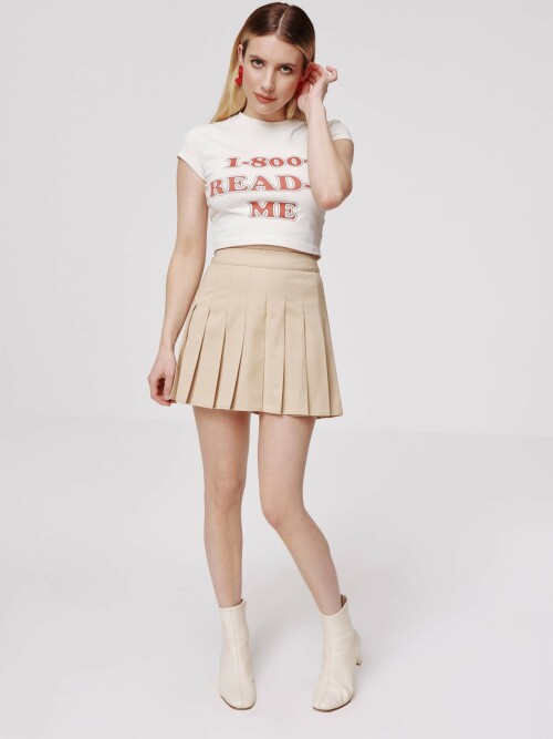 #EmmaRoberts - Daahls by Emma Roberts for About You - March 2023

Rodeo with a vintage twist

Actress and producer Emma Roberts launches her first exclusive collection with ABOUT YOU. The collection mirrors a ready-to-wear western flair with academia aesthetics touches and epitomizes Emma’s taste: Cool, preppy, and playful with a vintage touch. It features a range of matching sets in retro prints and patterns, trendy jumpsuits, double-the-denim-double-the-fun pieces, micro shorts, and playful tops – a stylish balance of rodeo elements and a funky 50s charm. The collection has an array of colors from your everyday neutrals to accents of pink, red, and denim blues. It includes a range of materials such as cotton, lyocell, and linen. The dreamy details include vintage washes, contemporary cuts, statement collars, bows, ruffles, and some book club prints.