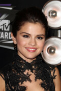 Selena-Gomez-07-Kosty555.info118eb9c24d4f71b3