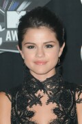 Selena-Gomez-11-Kosty555.info2270dacc068e4f8d