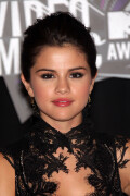 Selena-Gomez-23-Kosty555.info34d1fc44315a6c68