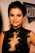 Selena_Gomez_2011_MTV_Video_Music_Awards-Kosty555.info--0001a49e37faa59b0d7d