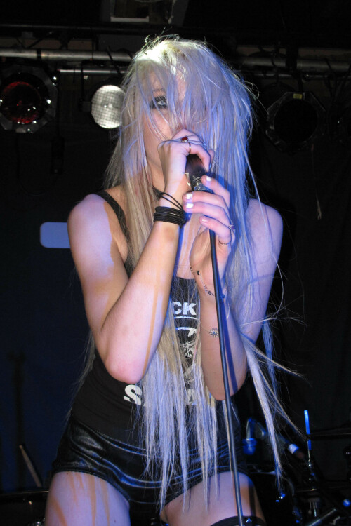 Taylor_Momsen_2011_Kosty555.info_013b4ac376fccba9020