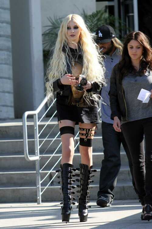 Taylor_Momsen__Kosty555.info_003a41f6de551df2c6a.jpeg