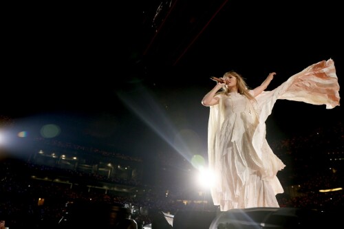 Taylor Swift Performing At AT&T Stadium in Arlington, Texas - March 31, 2023 with Gracie Abrams, Muna, and GAYLE.

#TaylorSwift #THEERASTour