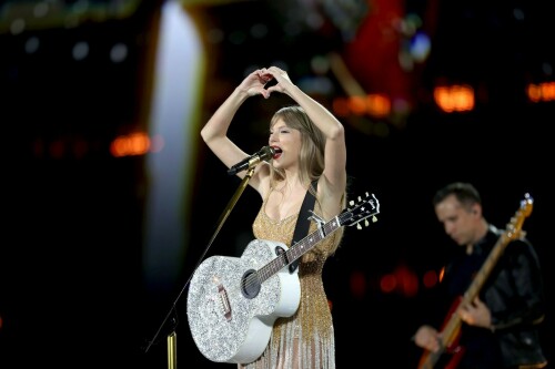 Taylor Swift Performing At AT&T Stadium in Arlington, Texas - March 31, 2023 with Gracie Abrams, Muna, and GAYLE.

#TaylorSwift #THEERASTour