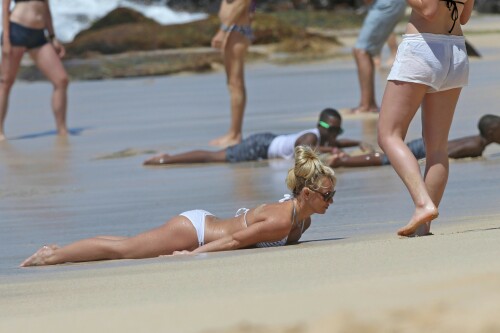 Britney Spears In A White Bikini Beach Fun in Kauai, Hawaii - April 2017

Britney Spears' Abs Are Having Their Best Week Ever

The pop star has been finding new ways to show off her midriff every single day

 It’s no accident that Britney Spears has been a world renowned pop star for coming up on 20 years now. The “Slave 4 U” singer knows that if you want to stay at the top of your game and compete with the best in the business, you’ve got to put in some serious work. That means, a lot of late nights in the studio, fittings, long rehearsals every single day, endless choreography, and of course, some serious hours logged at the gym.

Spears has clearly been taking this very seriously as she’s been proving in one bikini after the next that her body has truly never looked better. And if you are putting in all of the time to look so good, you might as well show it off, which is exactly what Britney has been up to, celebrating her abs this week in a constant parade of midriff-centric outfits.

Another day, another bikini-clad selfie seems to be the motto of this pop star’s life, especially during her current family vacation in Hawaii. The 35-year-old took her two boys and her mother, Lynne Spears, with her to the beach for a bout of wake boarding, posing for a family photo wearing a coral pink string bikini, a bead necklace, mirrored aviators, and a pair of black Birkenstocks.