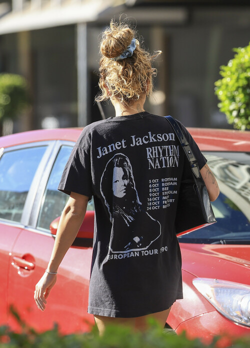 Rita Ora Candids - Out Shopping In Double Bay, Sydney, Australia - March 31, 2023

Her Celebrity Style: Vintage 1989 Janet Jackson Rhythm Nation 1814 Concert Tour T Shirt + Selvatore Ferragamo Geometric Shoulder Bag