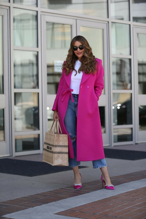 Outfit: Valentino Diagonal Double Wool Coat with Bow Detail
Bag: Dior Medium Dior Book Tote Natural Cannage Raffia