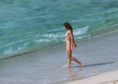 Elizabeth Hurley Sunbathing Topless, Showing Her Amazing Boobs And Looks Perfect - June 24, 2000