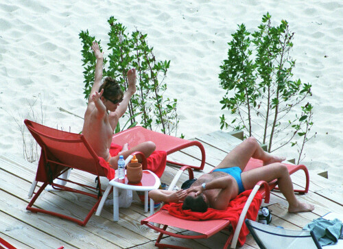 Elizabeth Hurley Sunbathing Topless, Showing Her Amazing Boobs And Looks Perfect - June 24, 2000