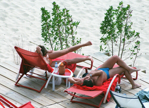 Elizabeth Hurley Sunbathing Topless, Showing Her Amazing Boobs And Looks Perfect - June 24, 2000