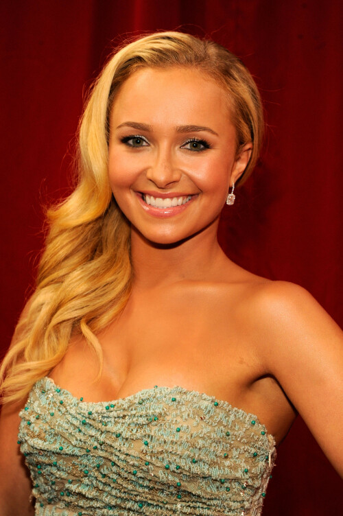 Actress Hayden Panettiere arrives at the 2012 ESPY Awards at Nokia Theatre L.A. Live on July 11, 2012

Her Celebrity Style: Giorgio Armani Gown