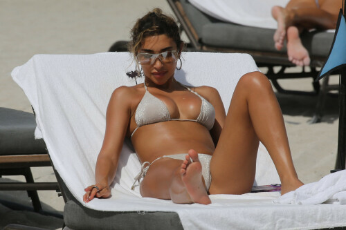 Chantel Jeffries April 5, 2023

Chantel Jeffries shows off her toned figure in a skimpy sparkly bikini as she hits the beach in Miami