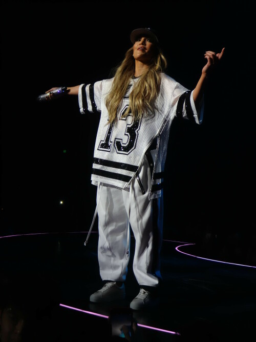 Jennifer Lopez - Striking in Las Vegas, sexier than ever for her new Show in Sin City - April 20, 2018