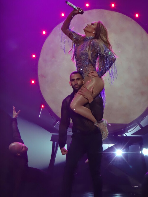 Jennifer Lopez - Striking in Las Vegas, sexier than ever for her new Show in Sin City - April 20, 2018