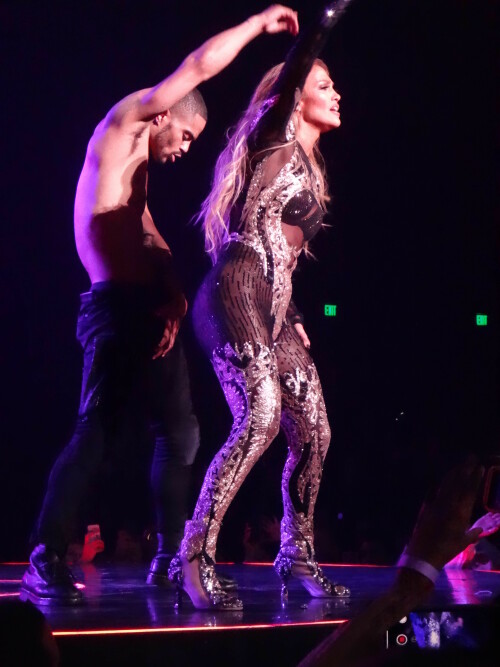 Jennifer Lopez - Striking in Las Vegas, sexier than ever for her new Show in Sin City - April 20, 2018