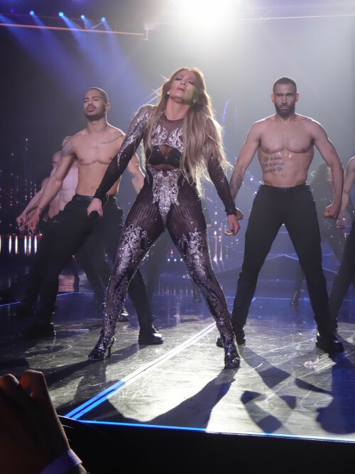 Jennifer Lopez - Striking in Las Vegas, sexier than ever for her new Show in Sin City - April 20, 2018