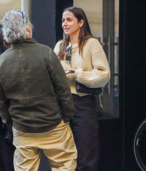 Ana de Armas Candids In New York City - April 9, 2023

Wearing: Louis Vuitton Elbow Patch Ribbed Pullover + Louis Vuitton Dressy Wide-Leg Pants + Louis Vuitton Academy Loafer + Louis Vuitton Pochette Coussin