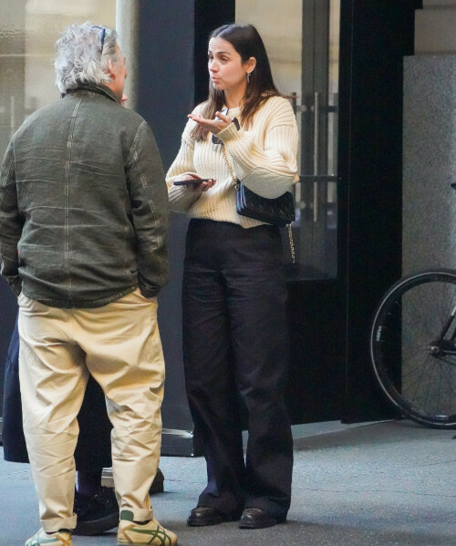 Ana de Armas Candids In New York City - April 9, 2023

Wearing: Louis Vuitton Elbow Patch Ribbed Pullover + Louis Vuitton Dressy Wide-Leg Pants + Louis Vuitton Academy Loafer + Louis Vuitton Pochette Coussin