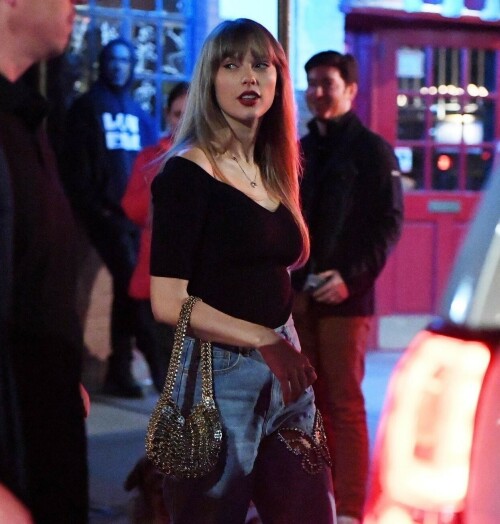 Taylor Swift Spotted In New York City - Candids - April 10, 2023

Her Style:The Row Grais Ribbed-Knit Virgin Wool Top + Area Embellished Cut out Jeans + Sam Edelman Jildie Mary Jane Slingback Pumps + Paco Rabanne 1969 Small Moon Bag