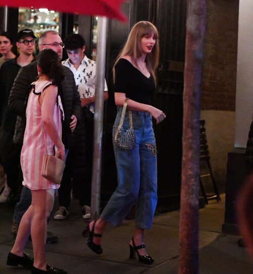 Taylor Swift Spotted In New York City - Candids - April 10, 2023

Her Style:The Row Grais Ribbed-Knit Virgin Wool Top + Area Embellished Cut out Jeans + Sam Edelman Jildie Mary Jane Slingback Pumps + Paco Rabanne 1969 Small Moon Bag