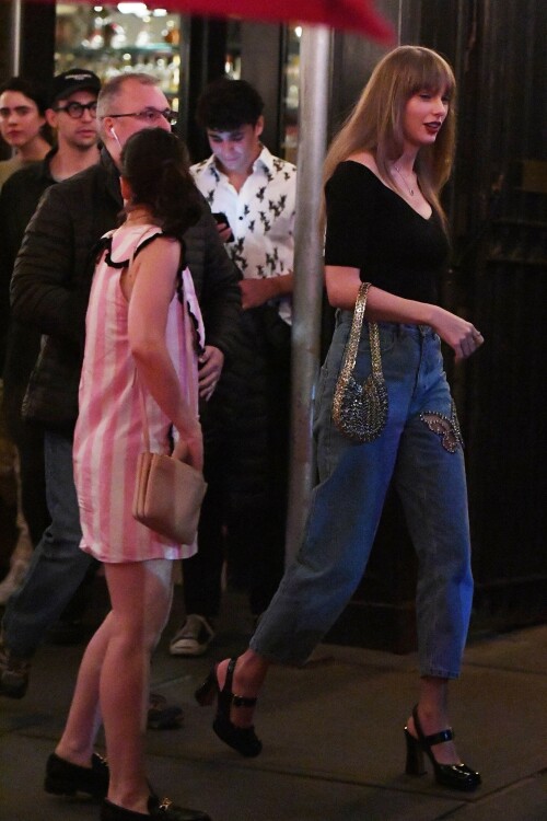 Taylor Swift Spotted In New York City - Candids - April 10, 2023 

Her Style:The Row Grais Ribbed-Knit Virgin Wool Top + Area Embellished Cut out Jeans + Sam Edelman Jildie Mary Jane Slingback Pumps + Paco Rabanne 1969 Small Moon Bag