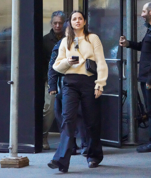 Ana de Armas Candids In New York City - April 9, 2023

Wearing: Louis Vuitton Elbow Patch Ribbed Pullover + Louis Vuitton Dressy Wide-Leg Pants + Louis Vuitton Academy Loafer + Louis Vuitton Pochette Coussin