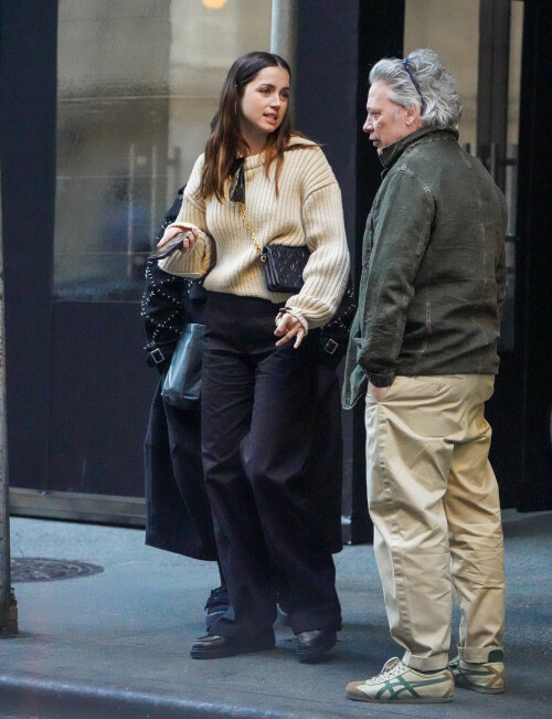 Ana de Armas Candids In New York City - April 9, 2023

Wearing: Louis Vuitton Elbow Patch Ribbed Pullover + Louis Vuitton Dressy Wide-Leg Pants + Louis Vuitton Academy Loafer + Louis Vuitton Pochette Coussin