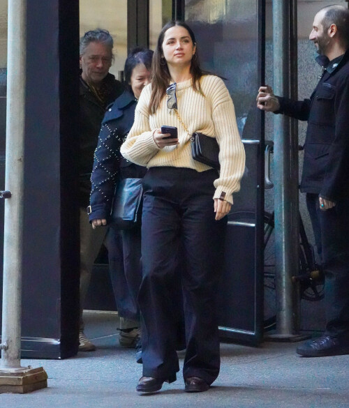 Ana de Armas Candids In New York City - April 9, 2023

Wearing: Louis Vuitton Elbow Patch Ribbed Pullover + Louis Vuitton Dressy Wide-Leg Pants + Louis Vuitton Academy Loafer + Louis Vuitton Pochette Coussin