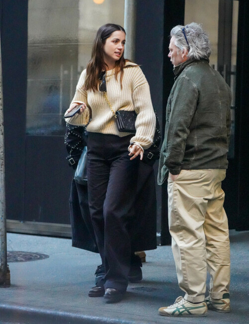 Ana de Armas Candids In New York City - April 9, 2023

Wearing: Louis Vuitton Elbow Patch Ribbed Pullover + Louis Vuitton Dressy Wide-Leg Pants + Louis Vuitton Academy Loafer + Louis Vuitton Pochette Coussin