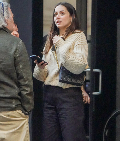 Ana de Armas Candids In New York City - April 9, 2023

Wearing: Louis Vuitton Elbow Patch Ribbed Pullover + Louis Vuitton Dressy Wide-Leg Pants + Louis Vuitton Academy Loafer + Louis Vuitton Pochette Coussin