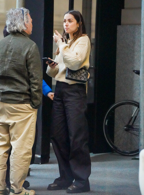 Ana de Armas Candids In New York City - April 9, 2023

Wearing: Louis Vuitton Elbow Patch Ribbed Pullover + Louis Vuitton Dressy Wide-Leg Pants + Louis Vuitton Academy Loafer + Louis Vuitton Pochette Coussin