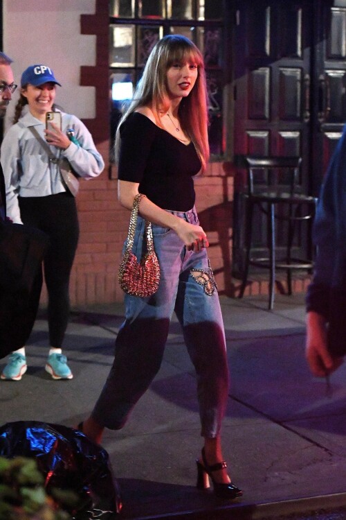 Taylor Swift Spotted In New York City - Candids - April 10, 2023

Her Style:The Row Grais Ribbed-Knit Virgin Wool Top + Area Embellished Cut out Jeans + Sam Edelman Jildie Mary Jane Slingback Pumps + Paco Rabanne 1969 Small Moon Bag