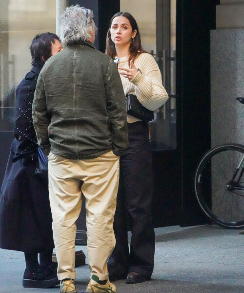 Ana de Armas Candids In New York City - April 9, 2023

Wearing: Louis Vuitton Elbow Patch Ribbed Pullover + Louis Vuitton Dressy Wide-Leg Pants + Louis Vuitton Academy Loafer + Louis Vuitton Pochette Coussin