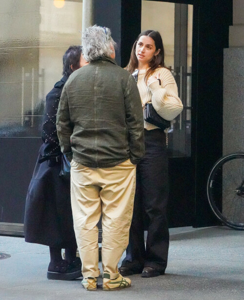 Ana de Armas Candids In New York City - April 9, 2023

Wearing: Louis Vuitton Elbow Patch Ribbed Pullover + Louis Vuitton Dressy Wide-Leg Pants + Louis Vuitton Academy Loafer + Louis Vuitton Pochette Coussin