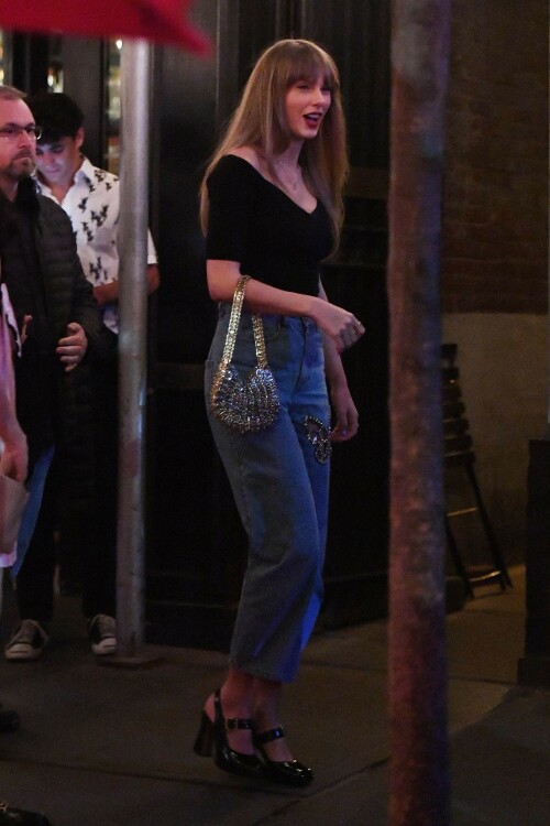 Taylor Swift Spotted In New York City - Candids - April 10, 2023

Her Style:The Row Grais Ribbed-Knit Virgin Wool Top + Area Embellished Cut out Jeans + Sam Edelman Jildie Mary Jane Slingback Pumps + Paco Rabanne 1969 Small Moon Bag