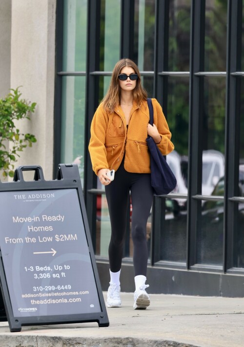 Kaia Gerber is seen in Los Angeles, California - April 17, 2023

Her Celebrity Style: Free People Hit the Slopes Fleece Jacket + Alo Yoga High-Waist Airlift Legging + Celine S193 Sunglasses