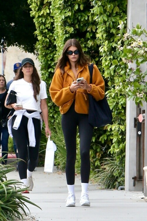 Kaia Gerber is seen in Los Angeles, California - April 17, 2023

Her Celebrity Style: Free People Hit the Slopes Fleece Jacket + Alo Yoga High-Waist Airlift Legging + Celine S193 Sunglasses