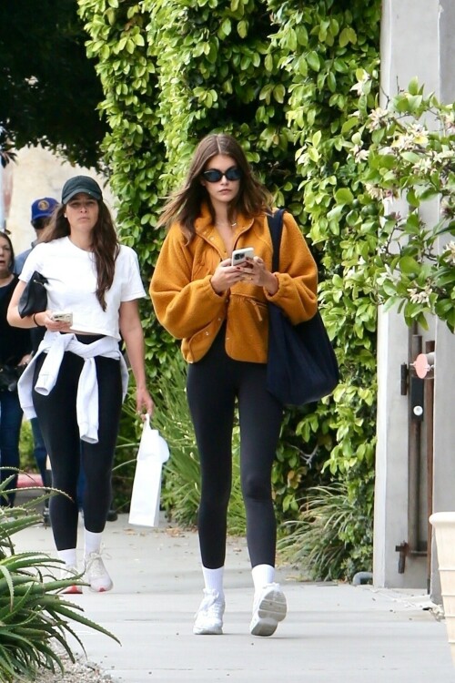 Kaia Gerber is seen in Los Angeles, California - April 17, 2023

Her Celebrity Style: Free People Hit the Slopes Fleece Jacket + Alo Yoga High-Waist Airlift Legging + Celine S193 Sunglasses