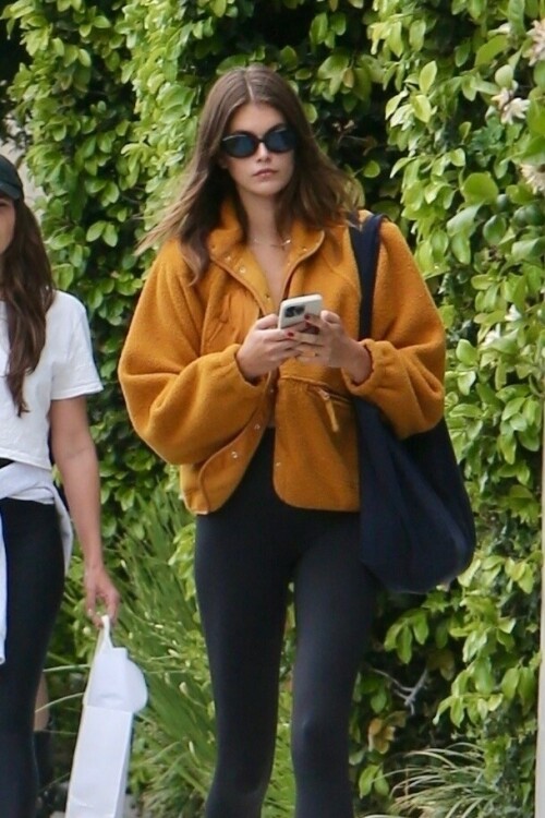 Kaia Gerber is seen in Los Angeles, California - April 17, 2023

Her Celebrity Style: Free People Hit the Slopes Fleece Jacket + Alo Yoga High-Waist Airlift Legging + Celine S193 Sunglasses