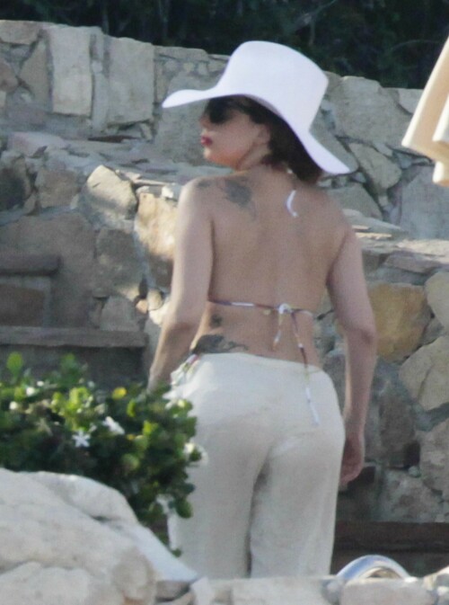 Lady_Gaga_Bikini_Mexico_June62013_14ccc119e46a59466