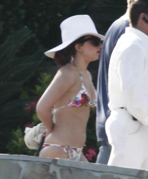 Lady Gaga enjoy the sunshine and lemonade in Mexico - June 6, 2013