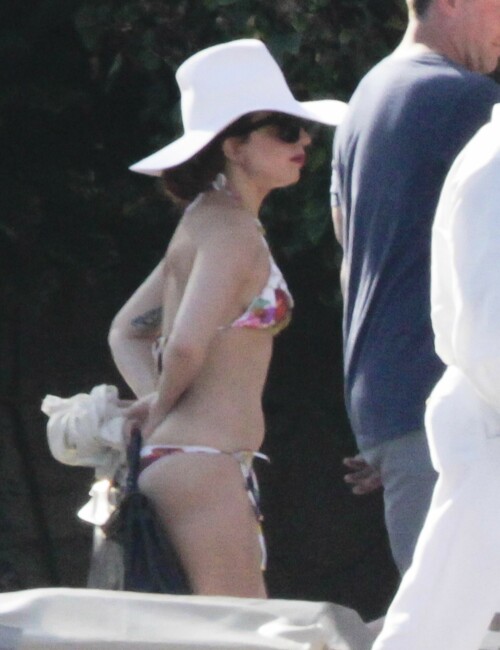 Lady_Gaga_Bikini_Mexico_June62013_4f0ce67fa29d2de7c