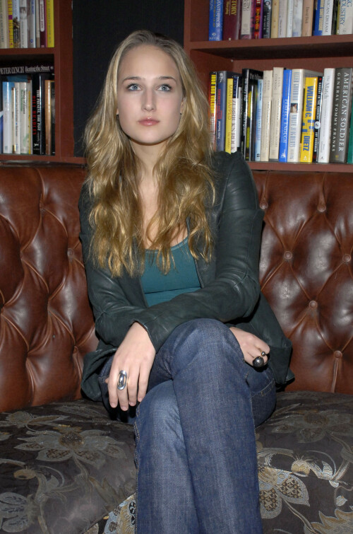 Leelee-Sobieski-Kosty555.info-05e5d548e147faf751.jpeg