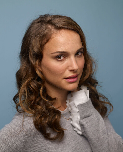 Actress Natalie Portman from "Black Swan" poses for a portrait during the 2010 Toronto International Film Festival in Guess Portrait Studio at Hyatt Regency Hotel on September 14, 2010 in Toronto, Canada.

#NataliePortman