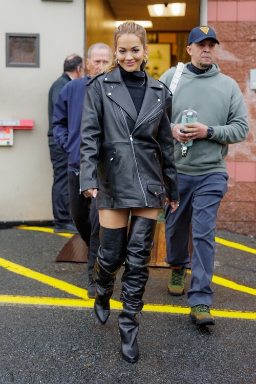 Rita Ora - Rocks a leather outfit arriving to Total Wine & More to promote her Prospero tequila partnership in Long Island - April 29, 2023

Her style: Oura Ring Gen3

#RitaOra is seen in SoHo on April 29, 2023 in New York City.